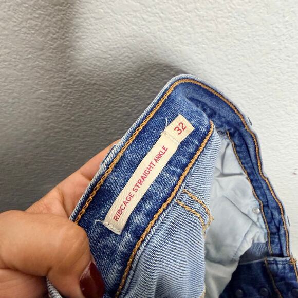 Levi's Womens Size 32 Ribcage Straight Ankle Medium Wash Denim Blue Casual - Picture 3 of 15